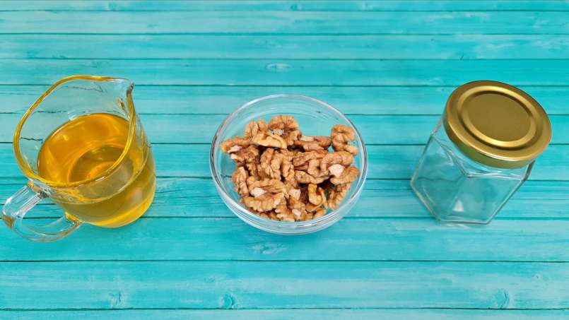 Medová jádra vlašských ořechů ve sklenici, foto 6