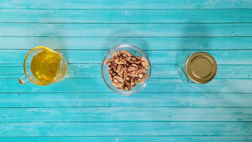 Medová jádra vlašských ořechů ve sklenici, foto 7