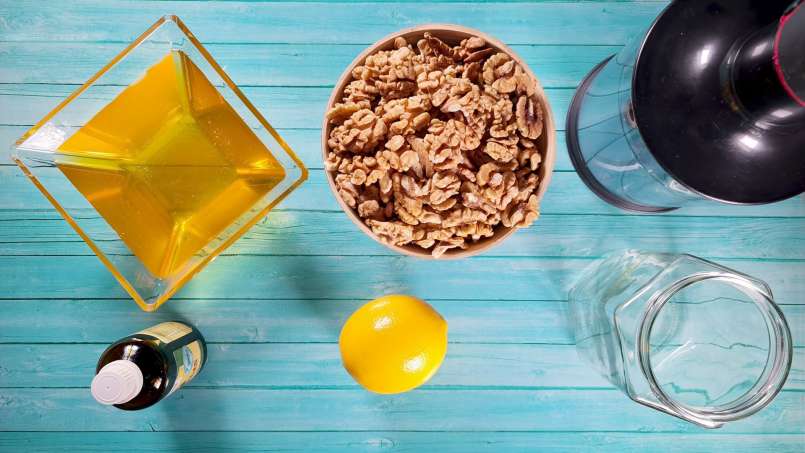 Med s vlašskými ořechy, citronem a propolisem pro imunitu, foto 4