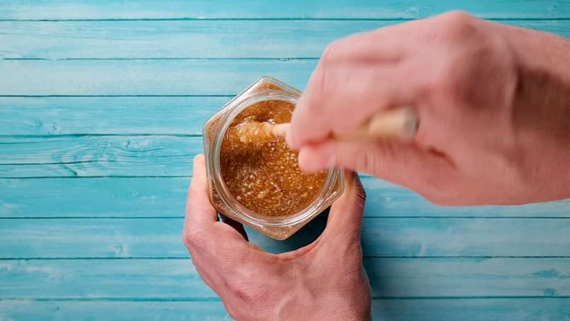 Med s vlašskými ořechy, citronem a propolisem pro imunitu, foto 12